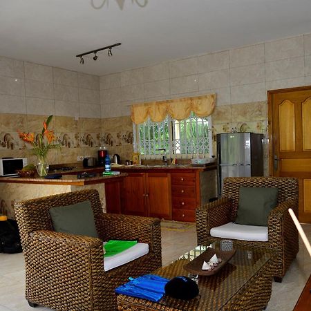 Korrine'S Cottage Horizon Beau Vallon  Exterior foto